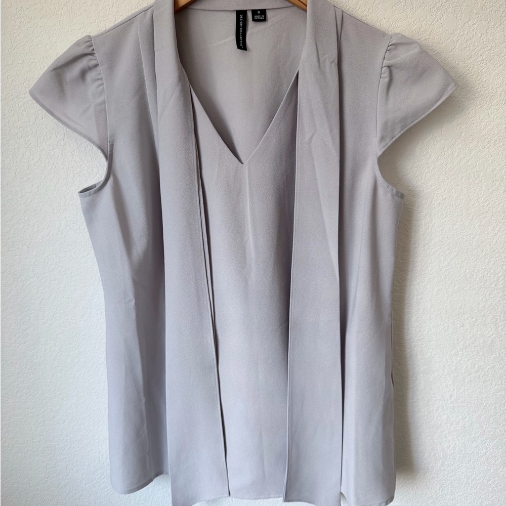 Light Gray Blouse with Bow Detail - Picture 4 of 5